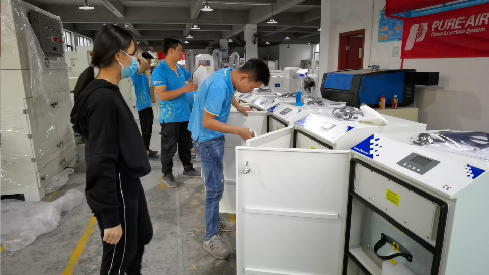 拋光車間除塵器，執(zhí)信環(huán)保為工業(yè)加工提供除塵設備。