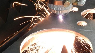 執(zhí)信環(huán)保激光切割煙霧過(guò)濾器，幫助激光切割企業(yè)凈化車間污染！