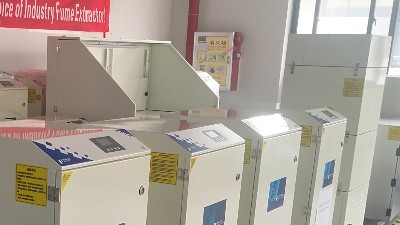 凈化塑料模具廠煙塵污染，就用執(zhí)信環(huán)保工業(yè)煙塵凈化器